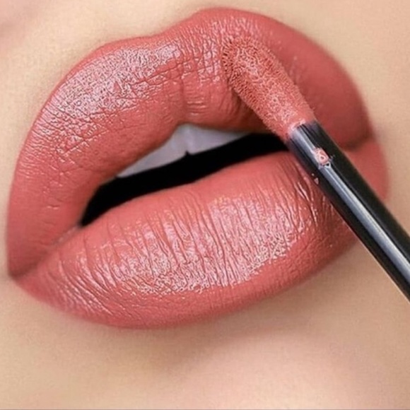 HUDA BEAUTY Makeup Game Changer Huda Beauty Demi Matte Liquid